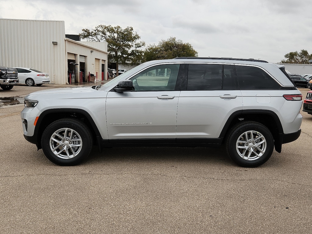 New 2025 Jeep Grand Cherokee LAREDO X 4X4 Sport Utility