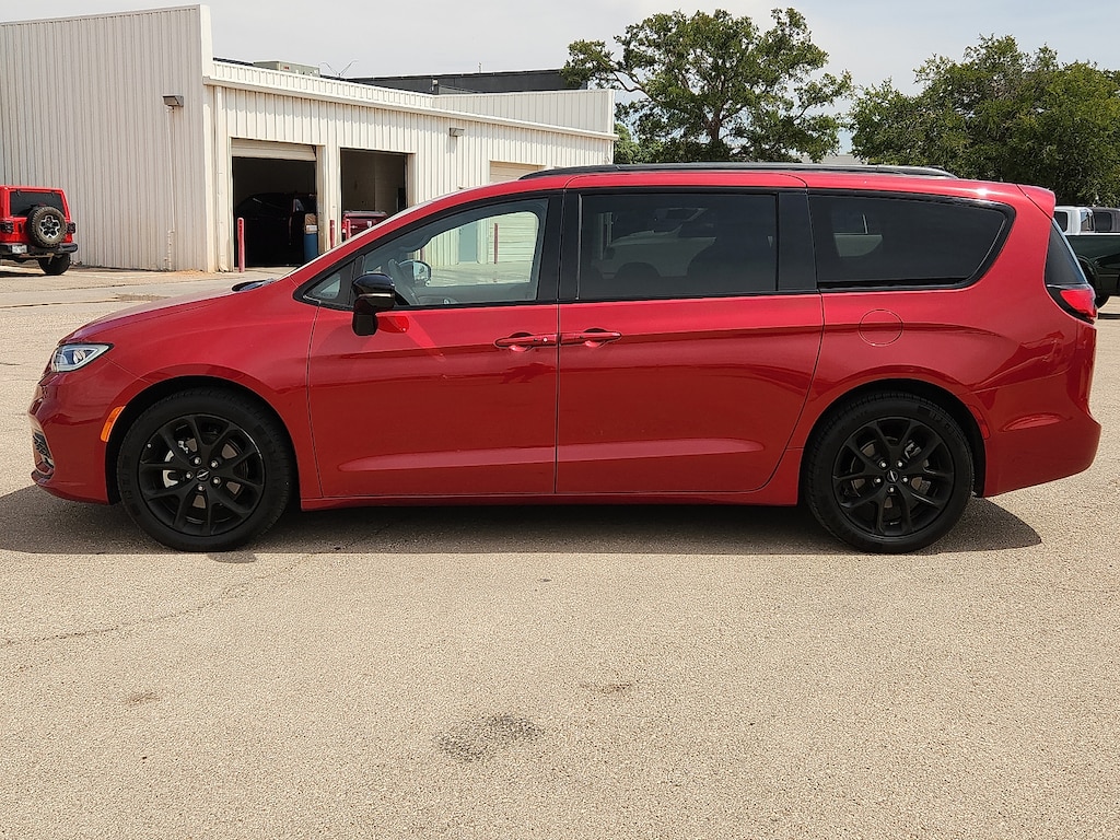 Used 2025 Chrysler Pacifica Limited Van Passenger Van