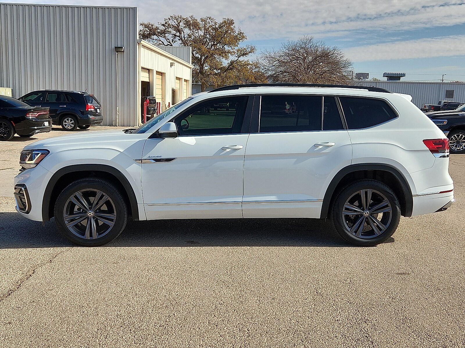 2021 Volkswagen Atlas V6 SE Technology R-Line photo 2