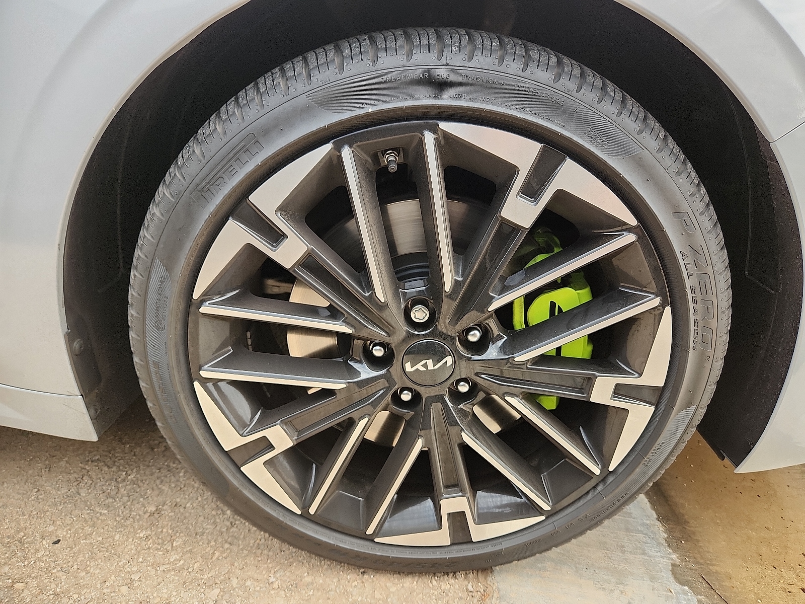 2025 Kia K5 GT - Photo 3