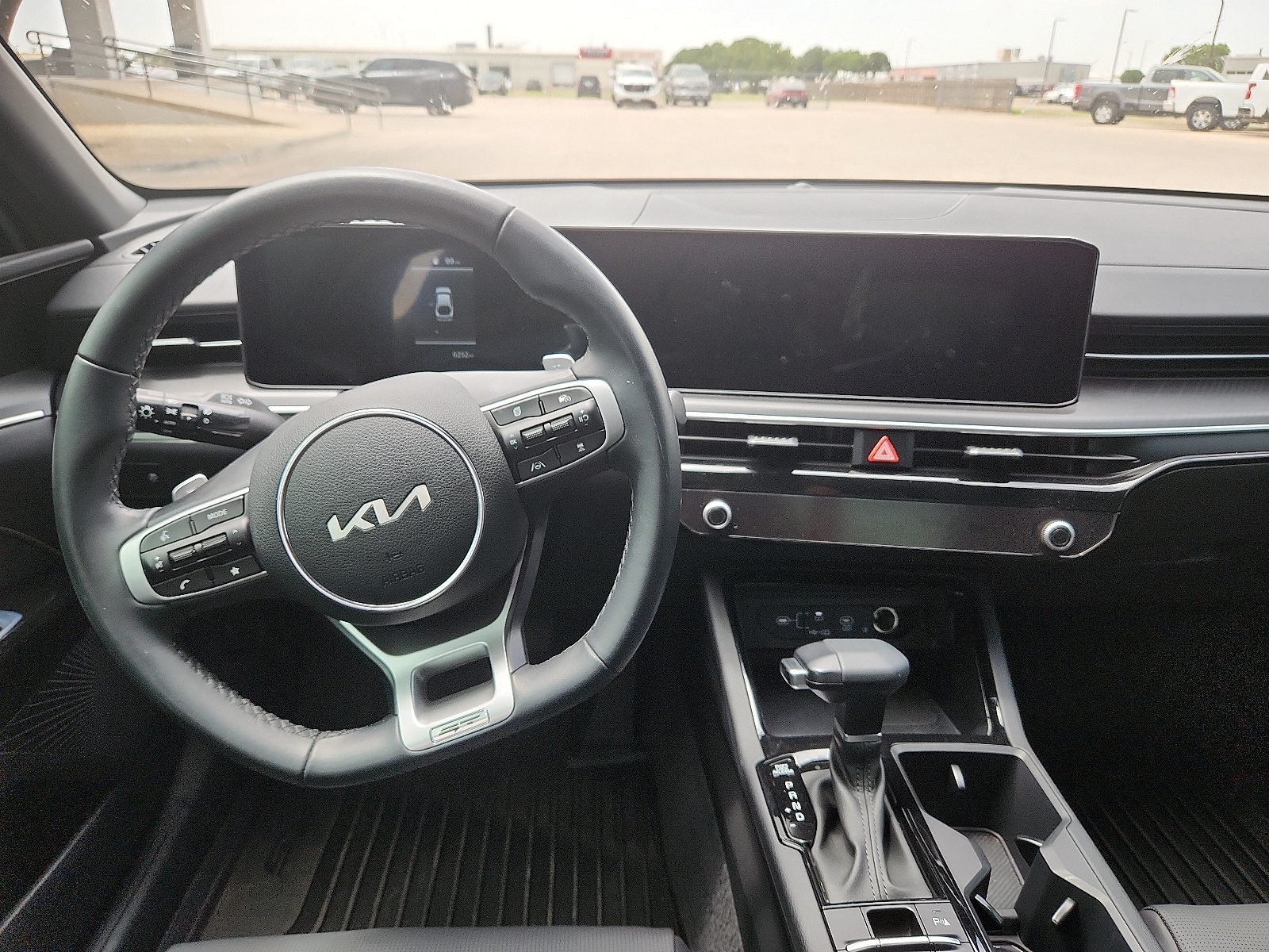 2025 Kia K5 GT - Photo 10