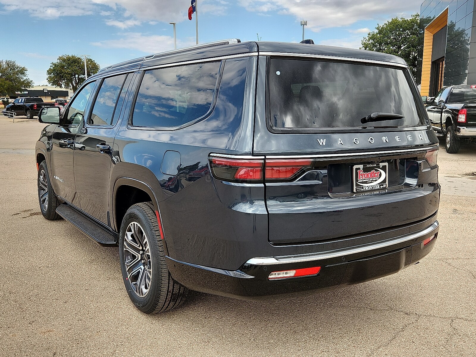 2025 Jeep Wagoneer L Base photo 3