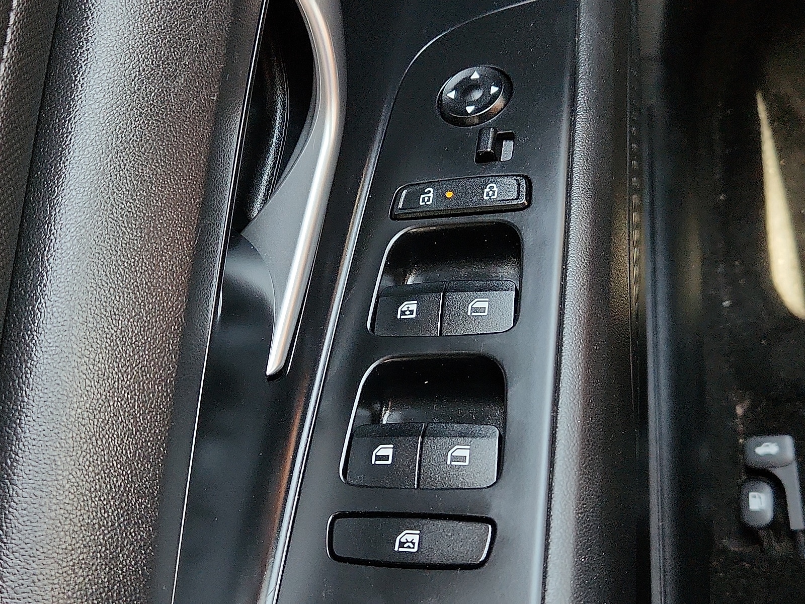 2025 Hyundai Elantra Limited - Photo 16