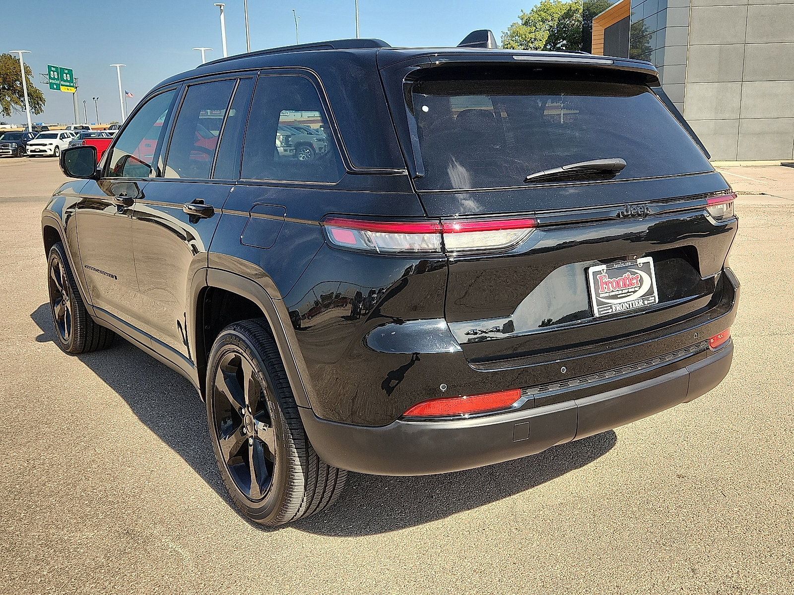 Used 2024 Jeep Grand Cherokee Laredo SUV