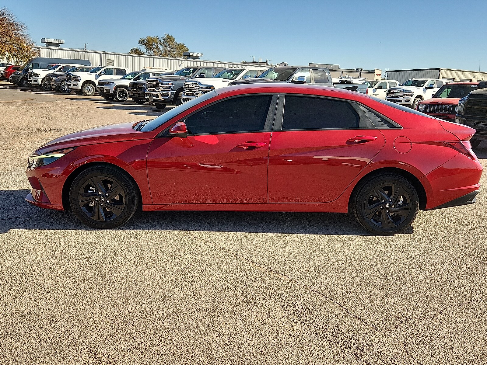 2023 Hyundai Elantra SEL photo 2