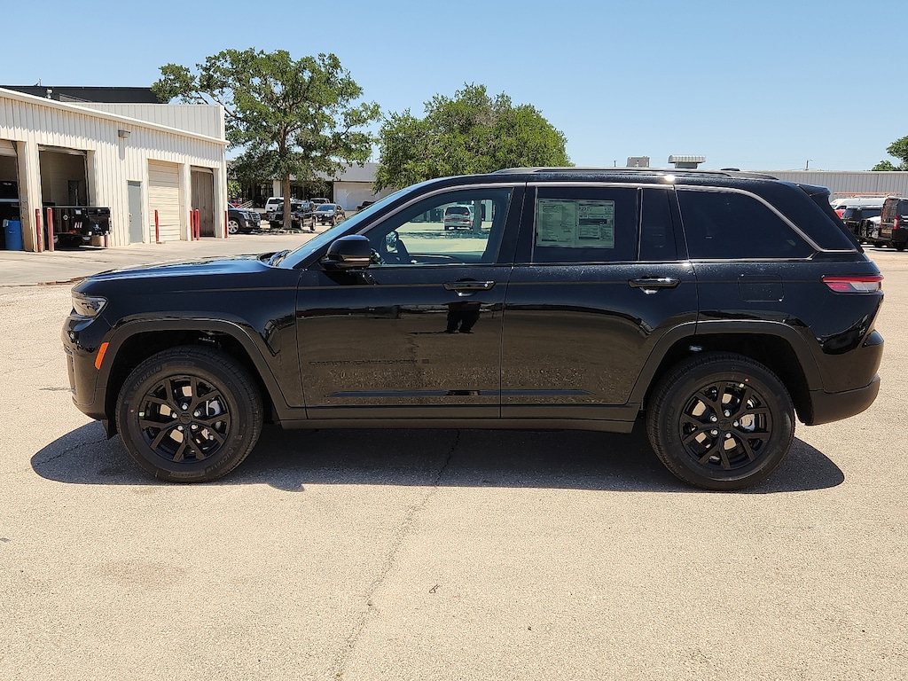 New 2026 Jeep Grand Cherokee LAREDO ALTITUDE 4X4 Sport Utility