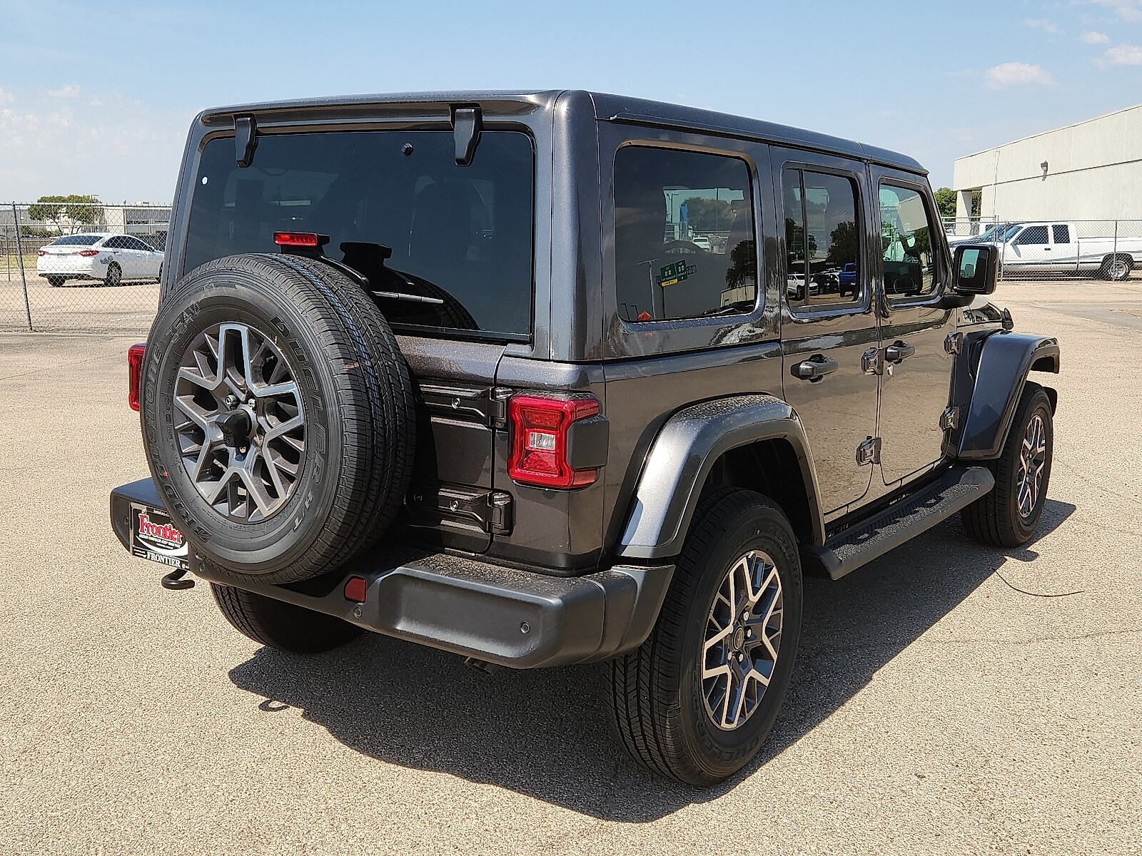 2025 Jeep Wrangler Sahara photo 4