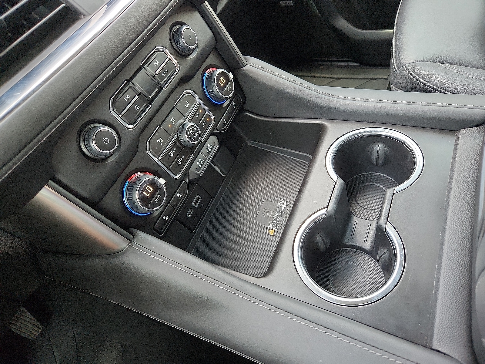 2024 Chevrolet Suburban Z71 - Photo 20
