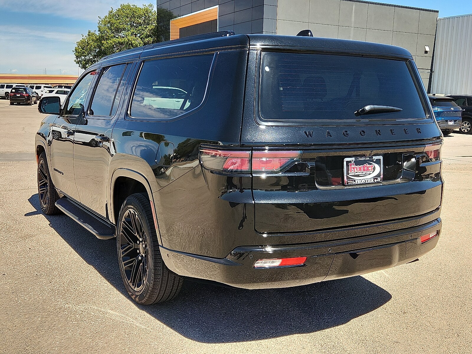 2025 Jeep Wagoneer L Carbide photo 3