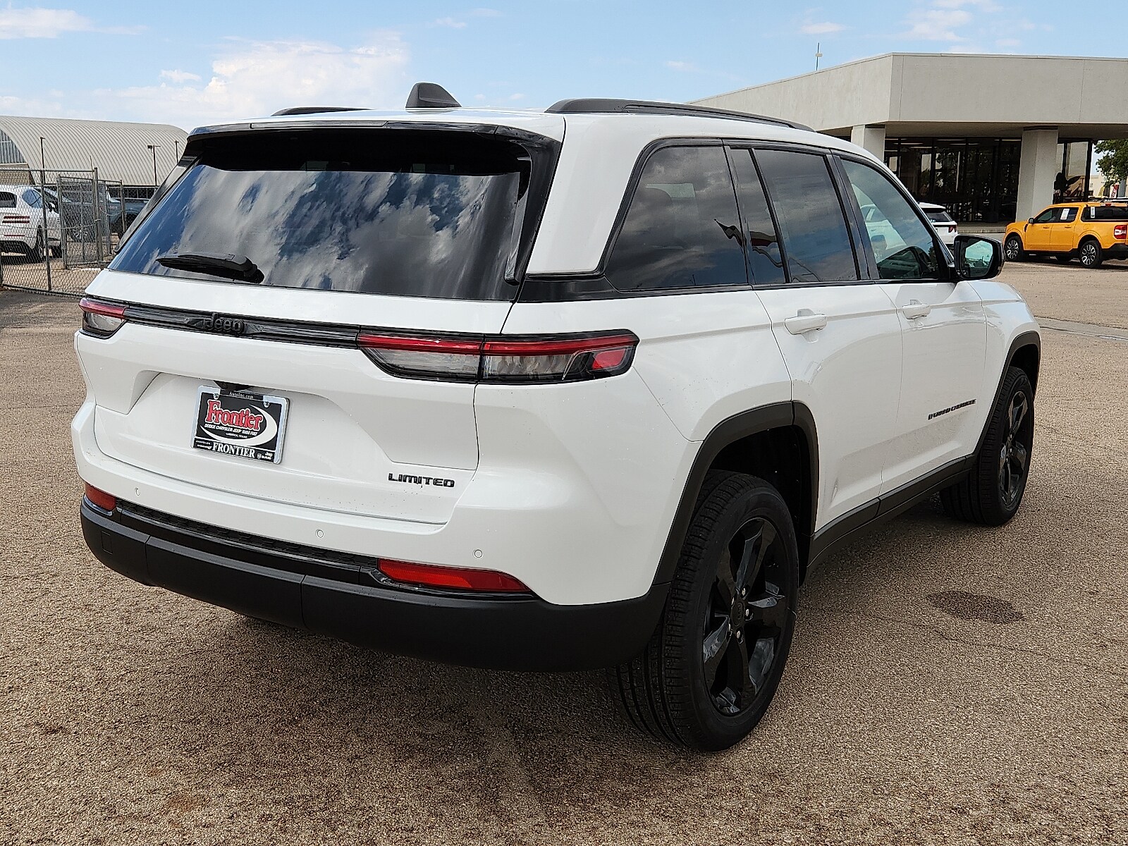 2025 Jeep Grand Cherokee Limited photo 3