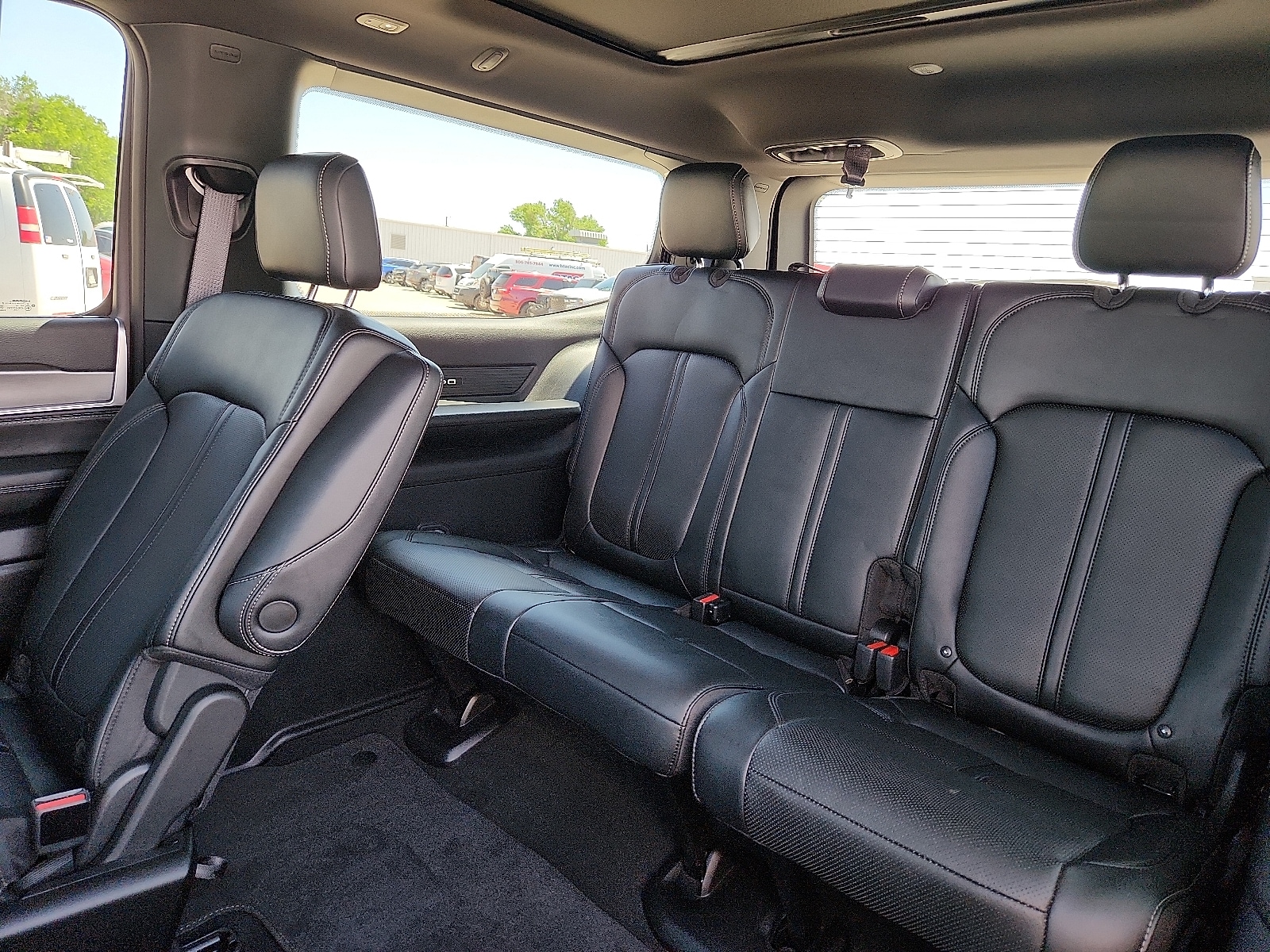 2025 Jeep Wagoneer Series II - Photo 9