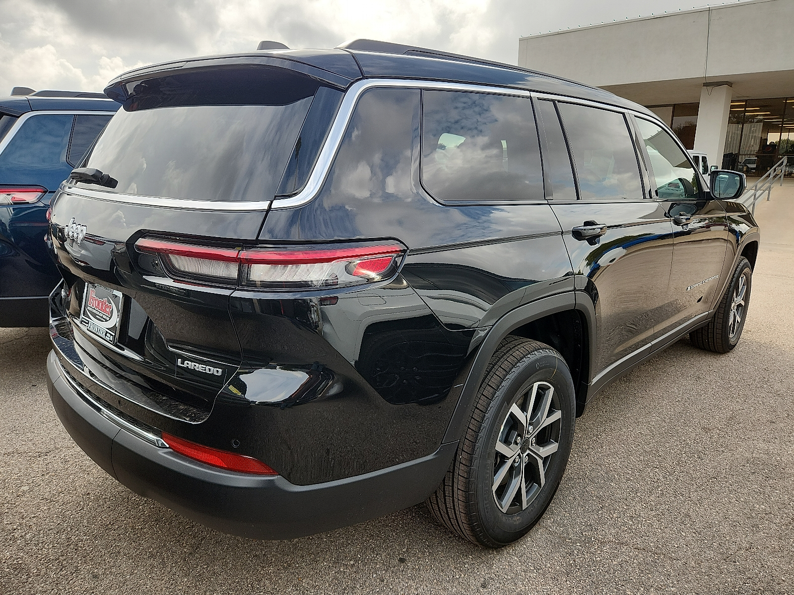 New 2027 Jeep Grand Cherokee L LAREDO 4X4 Sport Utility