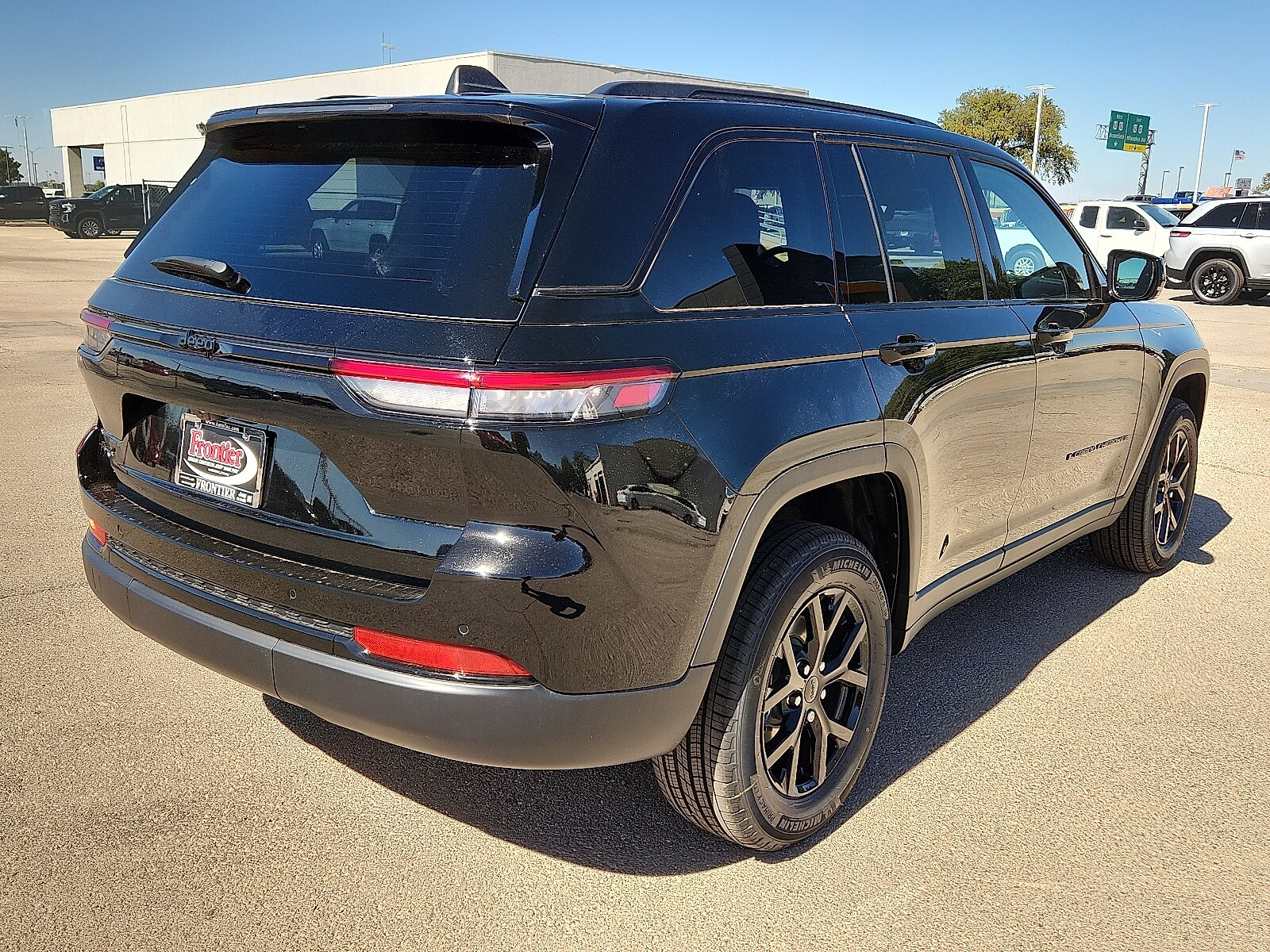 2025 Jeep Grand Cherokee Altitude photo 4