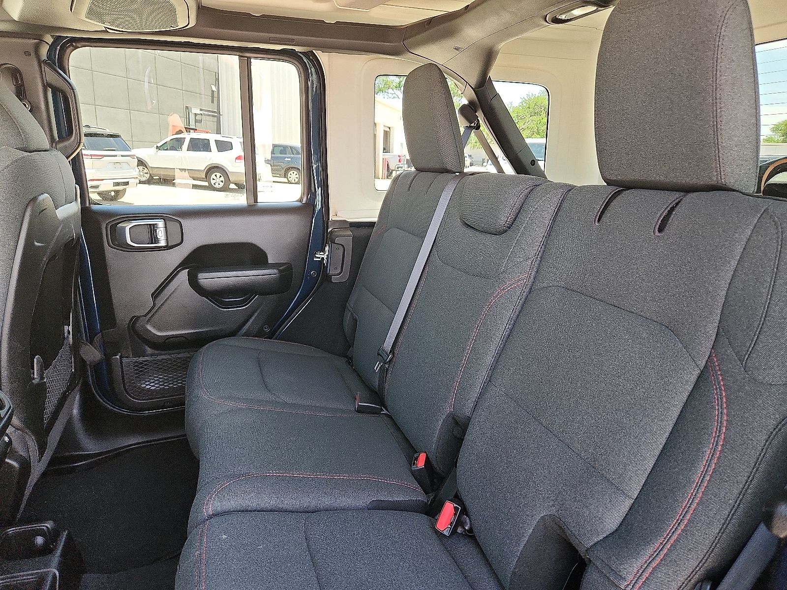 2025 Jeep Wrangler 4-Door Rubicon - Photo 10