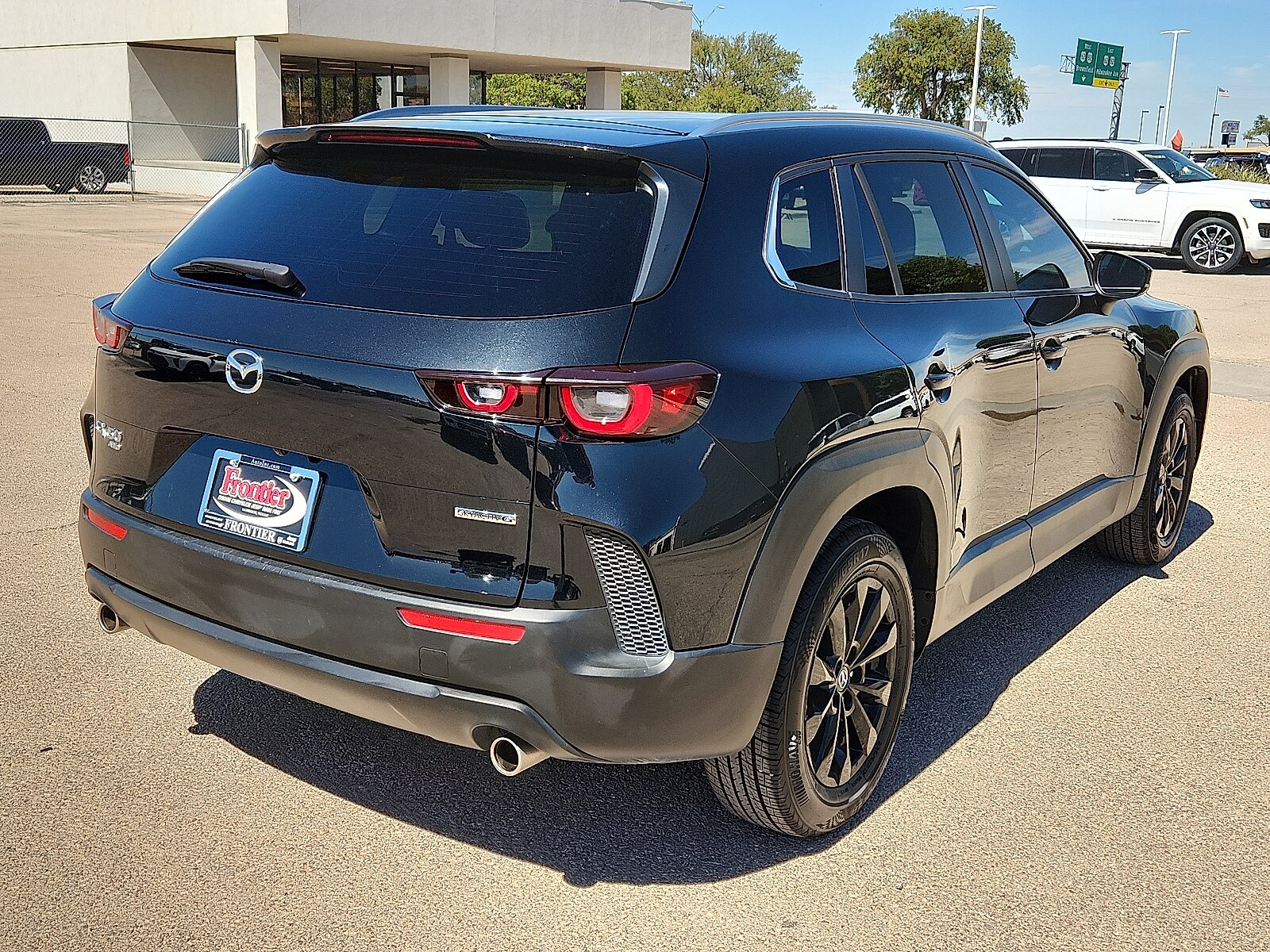 2024 Mazda CX-50 2.5 S Preferred photo 4