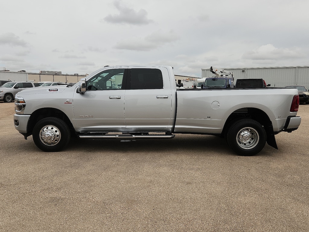 New 2026 Ram 3500 LARAMIE CREW CAB 4X4 8' BOX Pickup