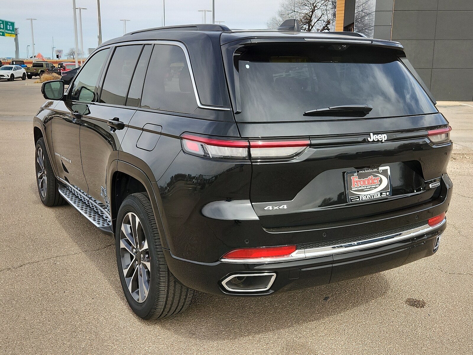 2025 Jeep Grand Cherokee Overland photo 3