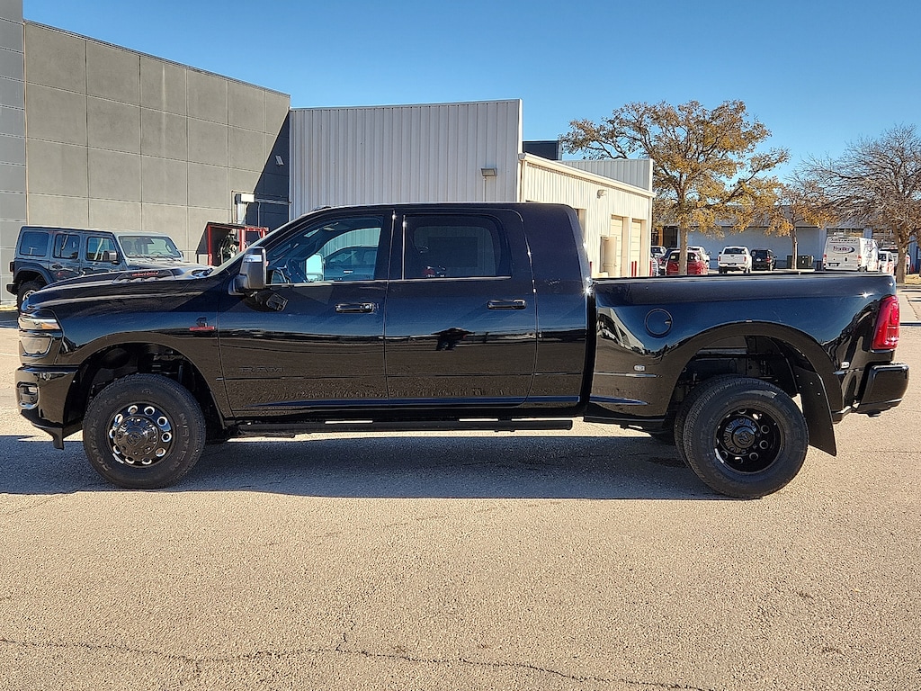 New 2026 Ram 3500 LARAMIE MEGA CAB 4X4 6'4 BOX Pickup