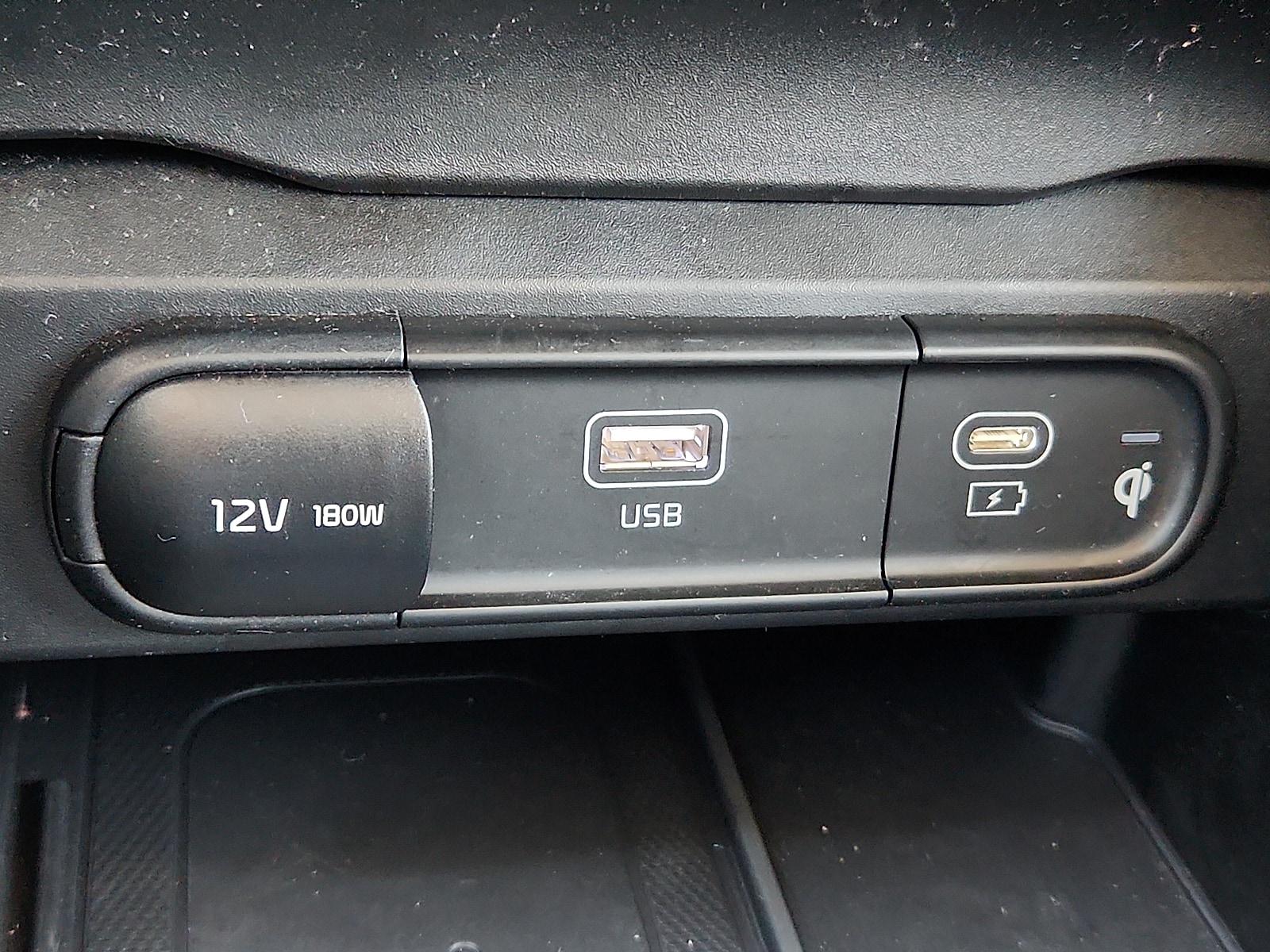 2024 Kia Telluride S - Photo 17