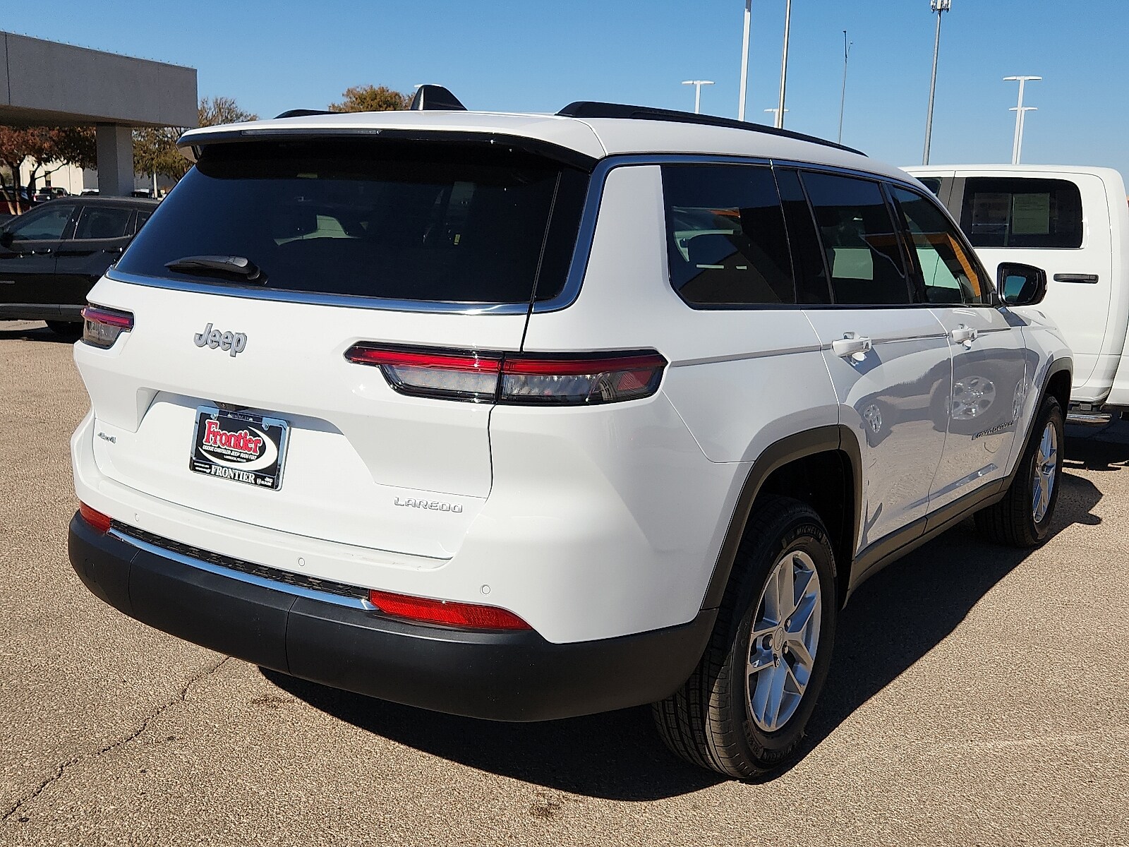 2025 Jeep Grand Cherokee Laredo photo 4