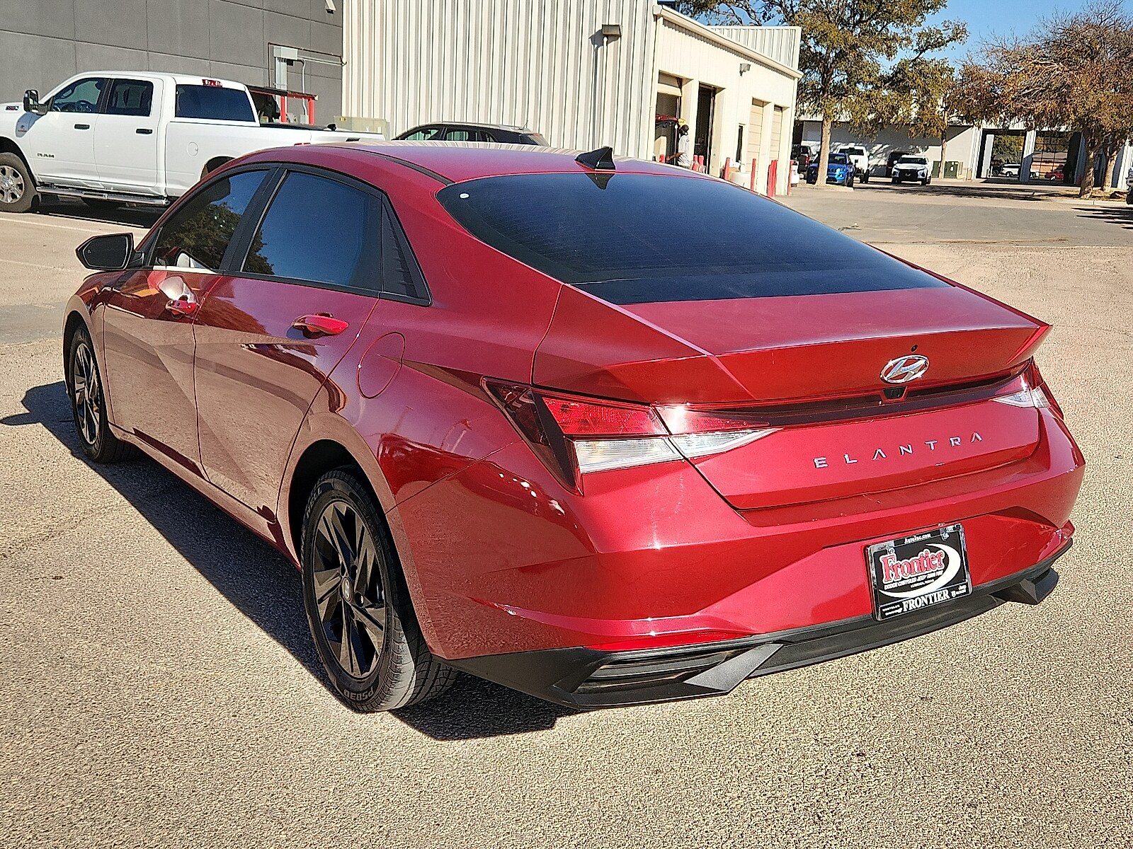 2023 Hyundai Elantra SEL photo 3