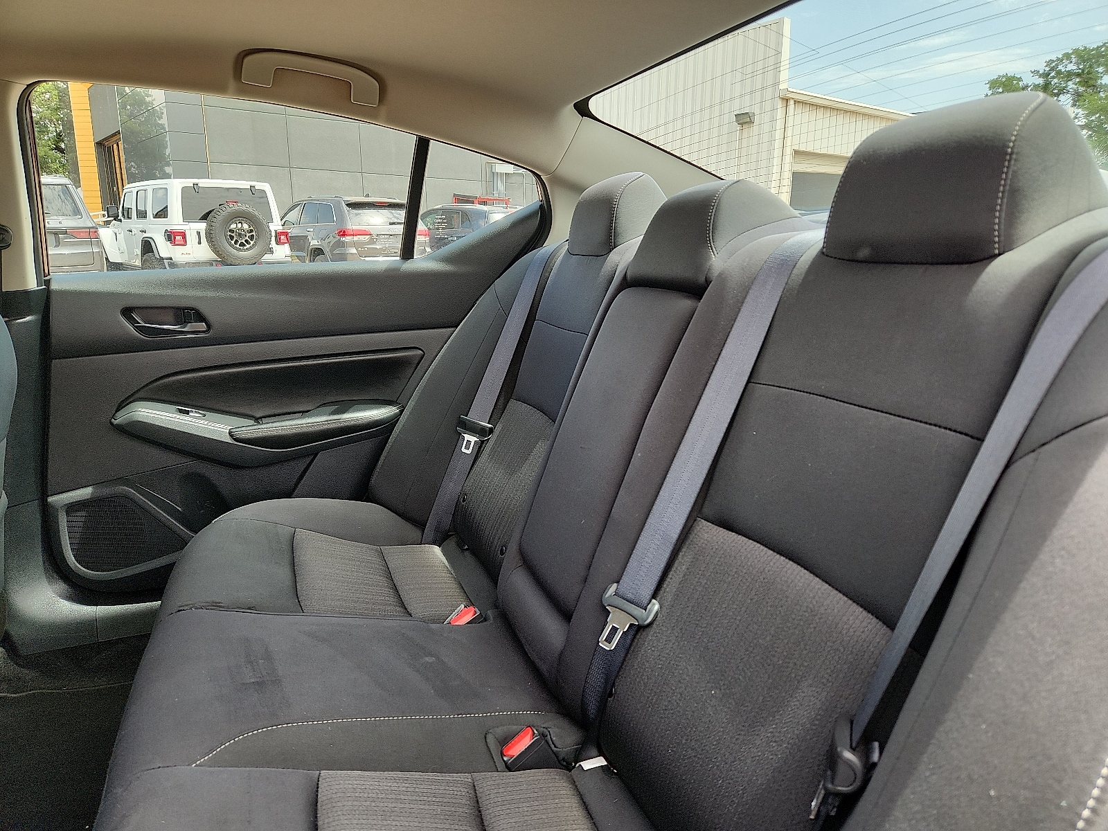 2025 Nissan Altima SV - Photo 9