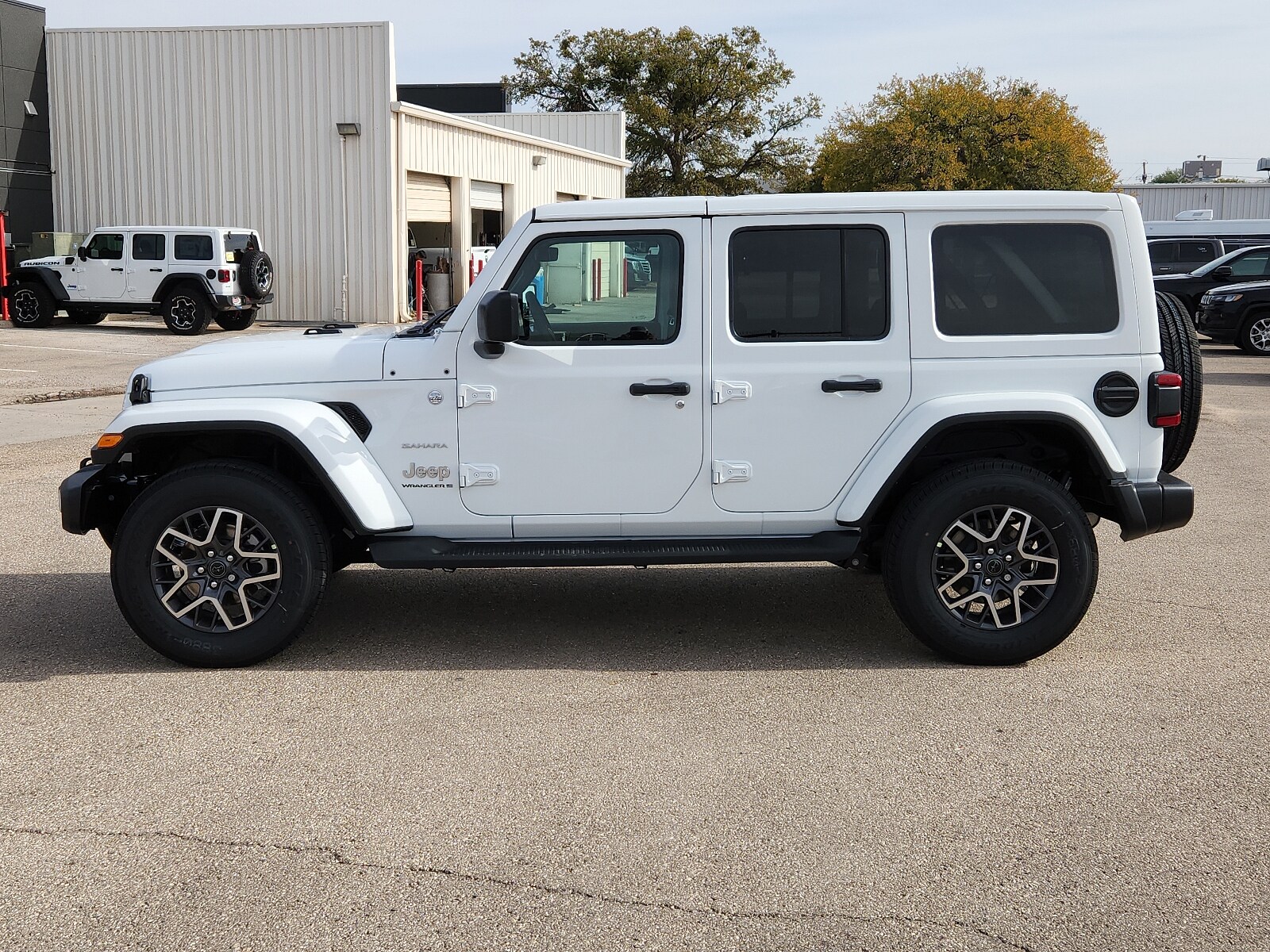 2024 Jeep Wrangler Sahara photo 2