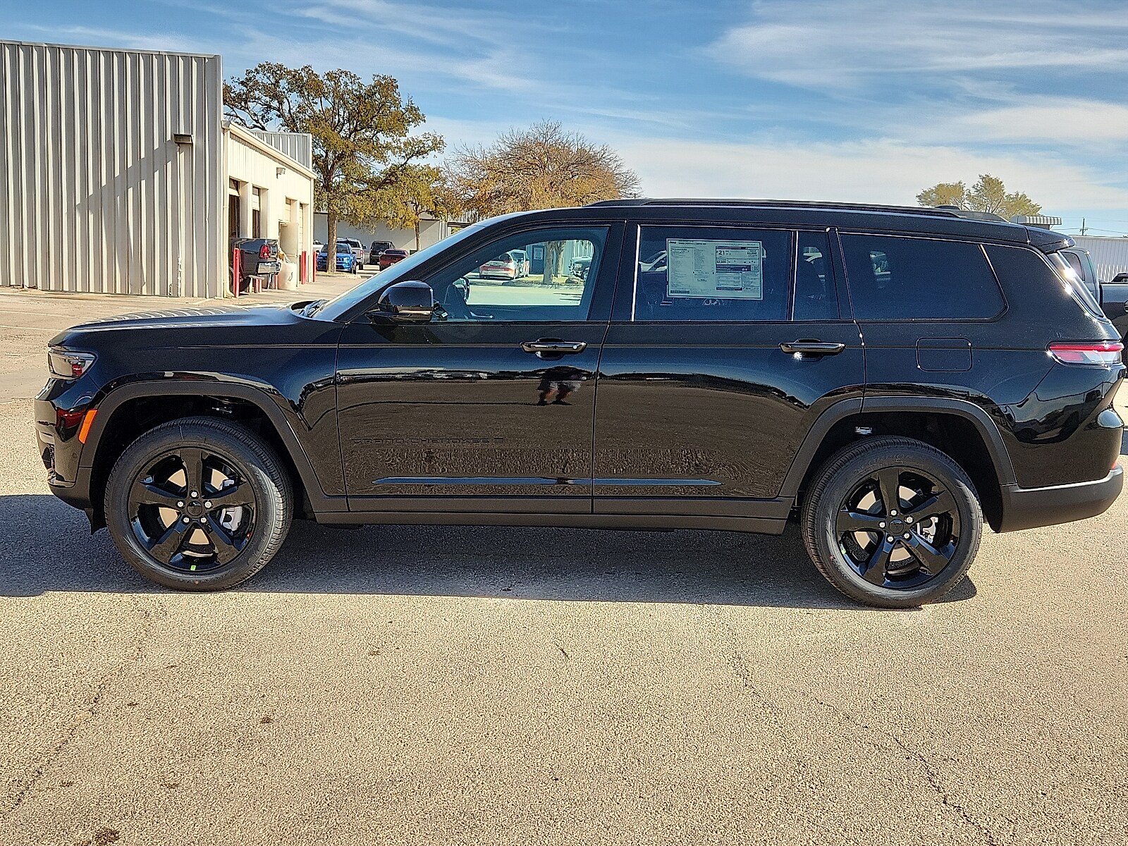 2025 Jeep Grand Cherokee Limited photo 2