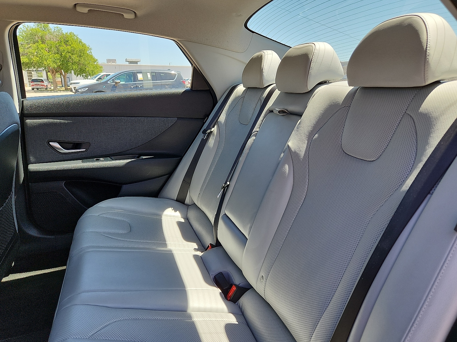 2024 Hyundai Elantra Limited - Photo 10