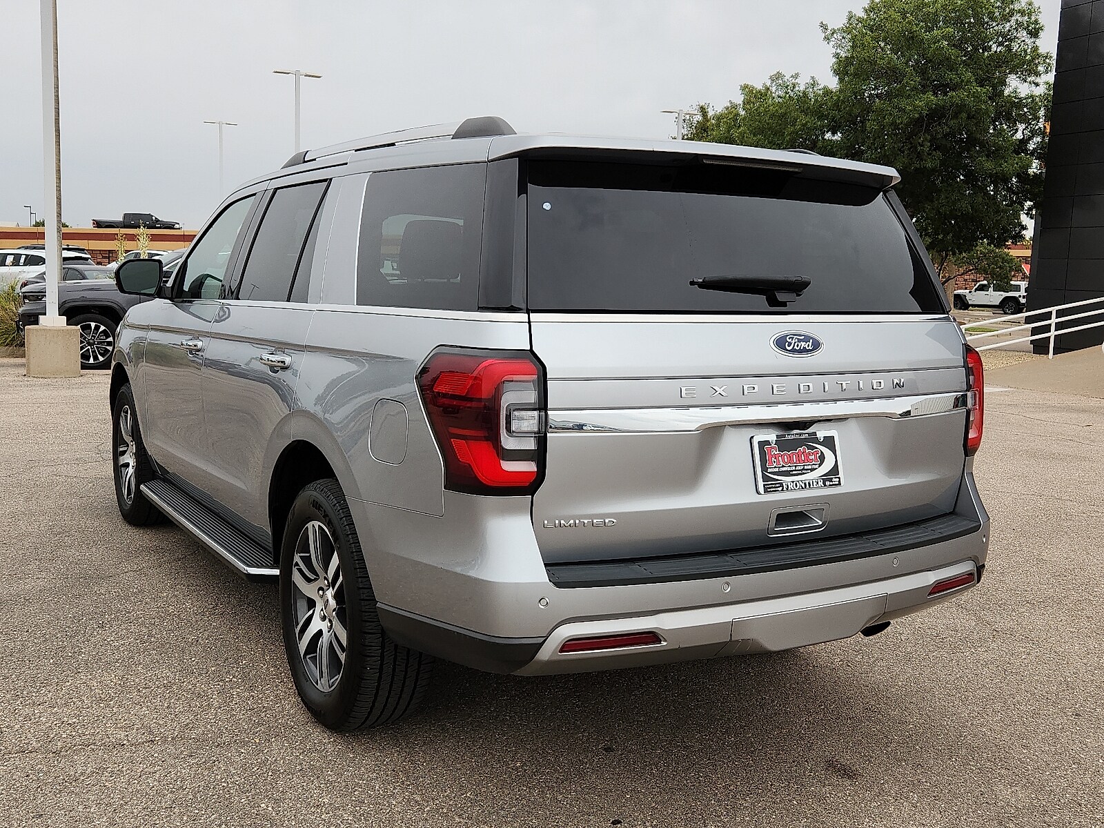 2023 Ford Expedition Limited photo 3