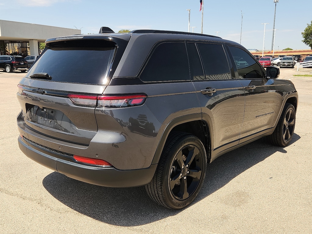 Used 2024 Jeep Grand Cherokee Laredo SUV