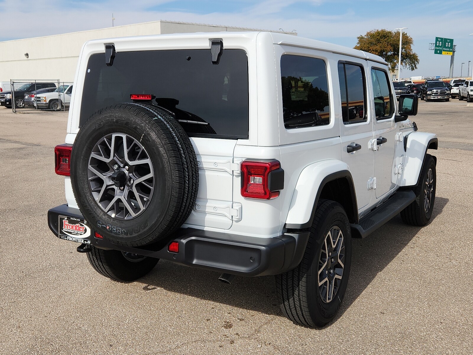 2024 Jeep Wrangler Sahara photo 3