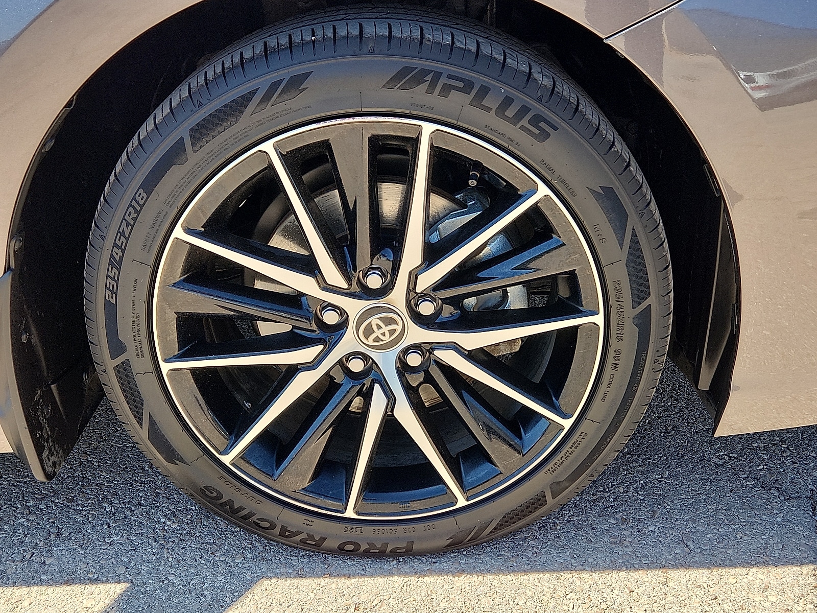 2024 Toyota Camry SE - Photo 7