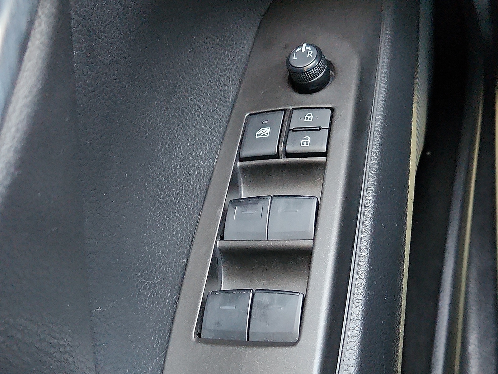 2024 Toyota Camry SE - Photo 16
