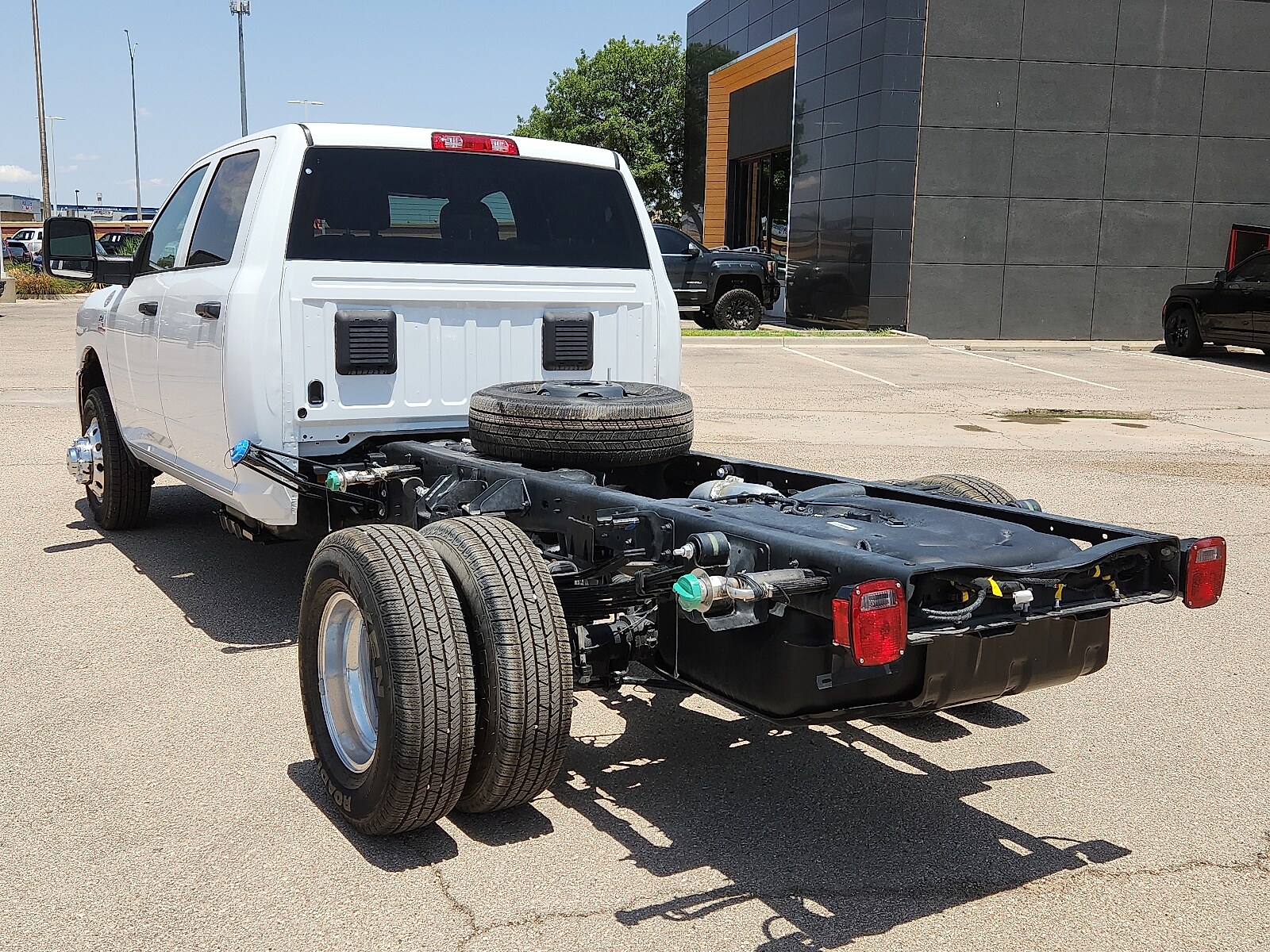 2025 Ram 3500 Tradesman photo 2