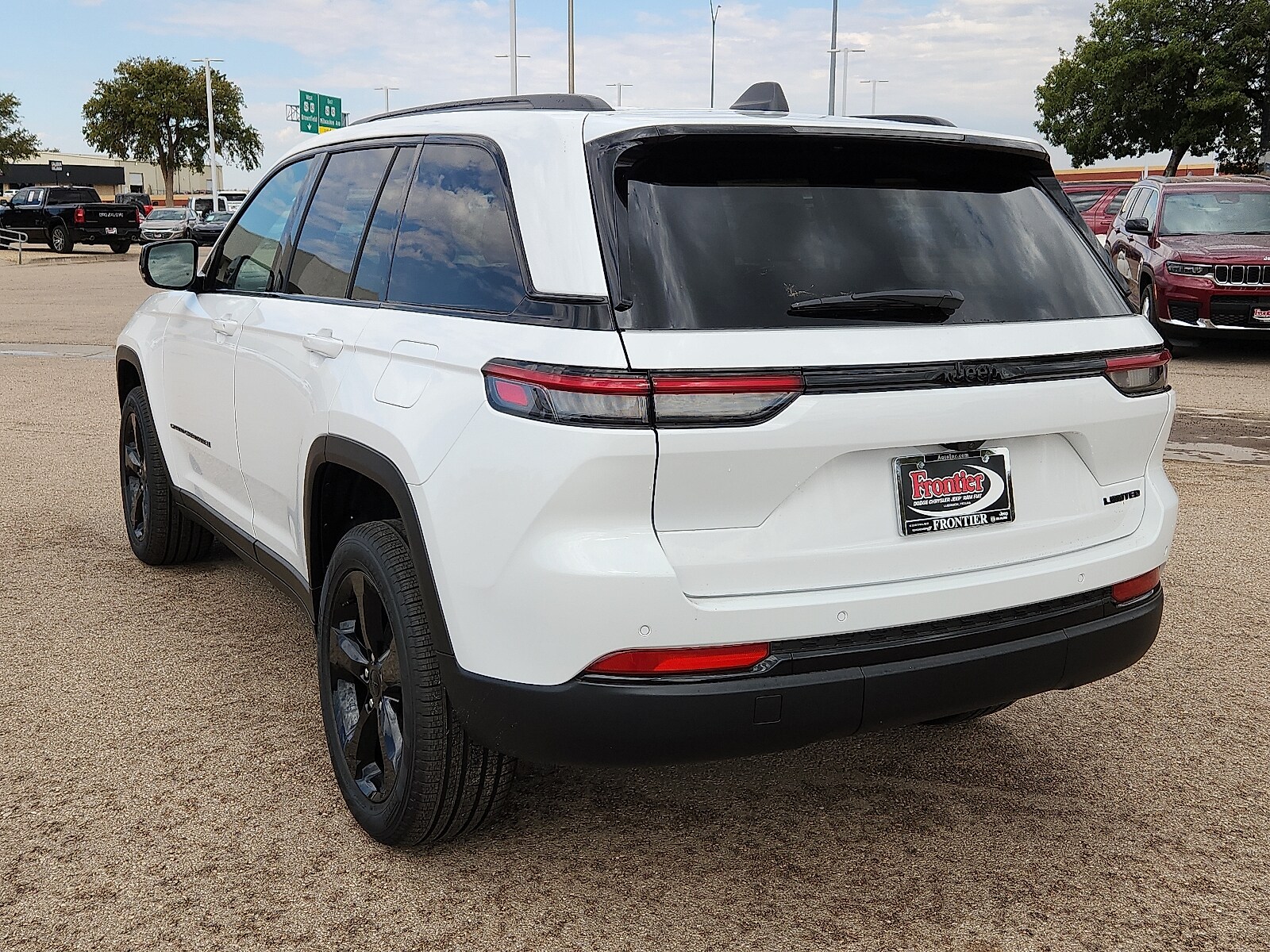 2025 Jeep Grand Cherokee Limited photo 2