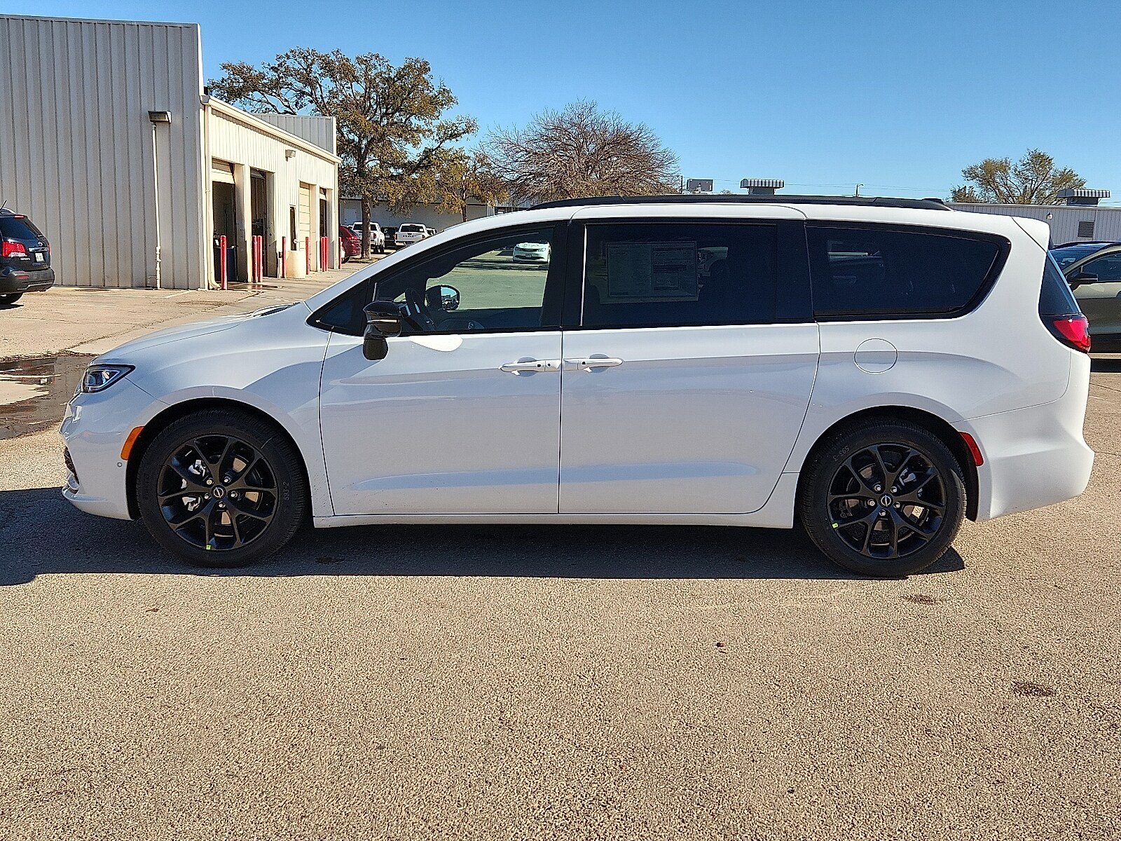 2026 Chrysler Pacifica Limited photo 2
