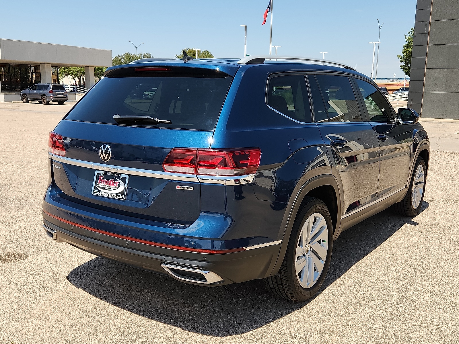 2021 Volkswagen Atlas V6 SEL photo 3
