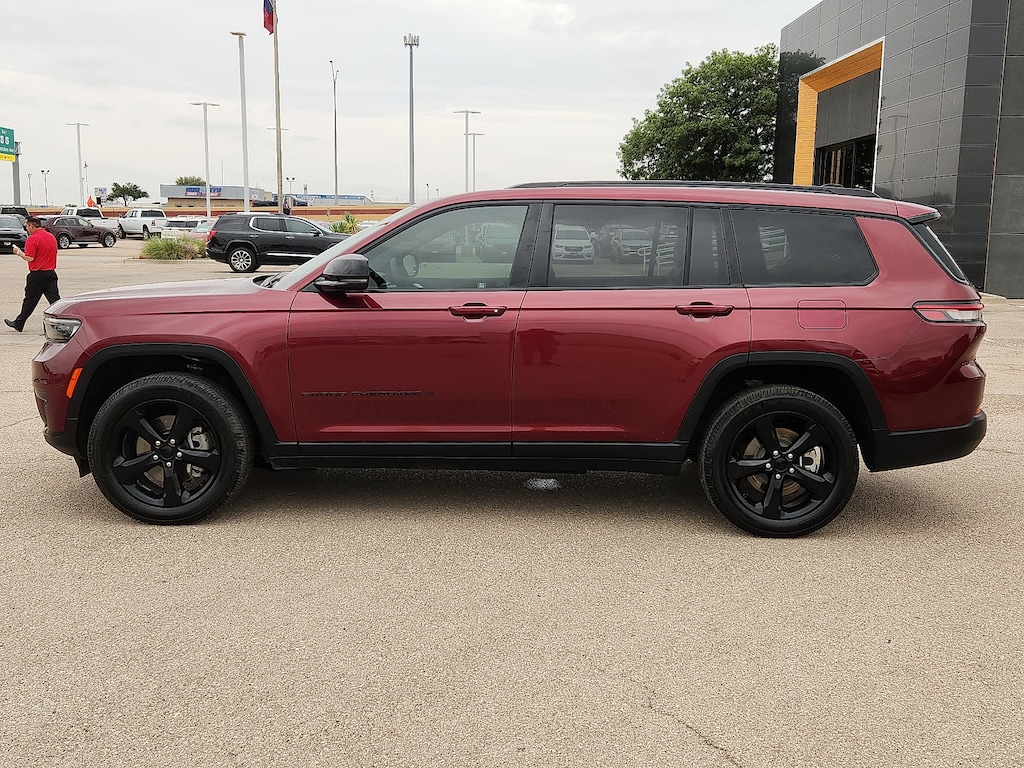 Used 2023 Jeep Grand Cherokee L Laredo SUV
