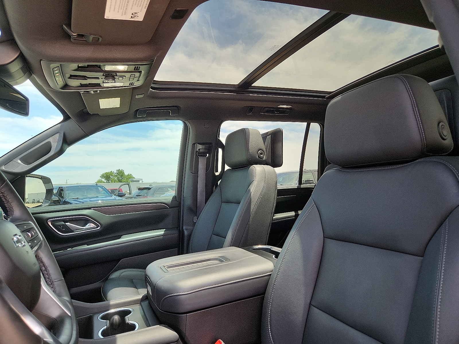 2024 Chevrolet Suburban Z71 - Photo 13