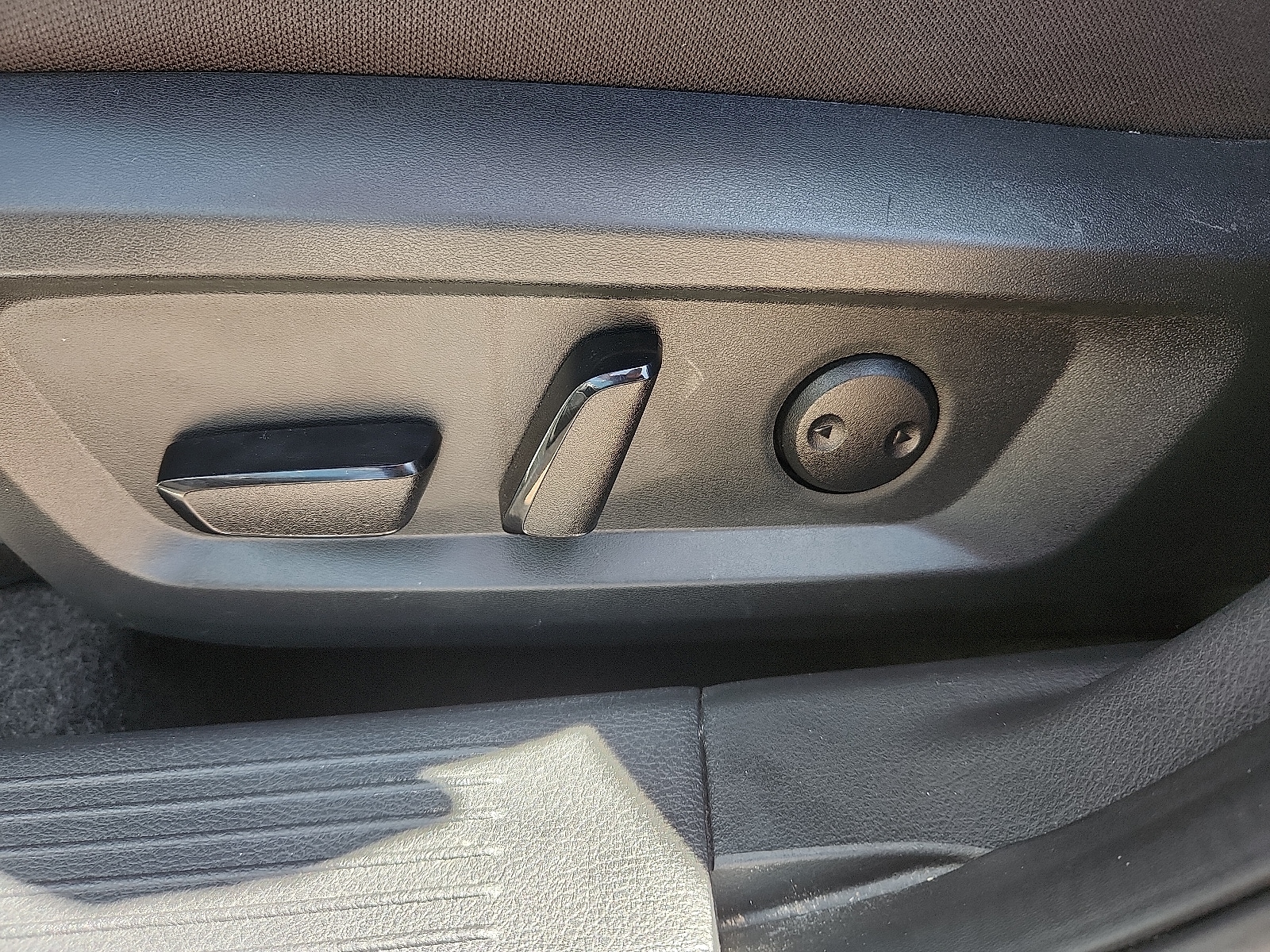 2025 Nissan Rogue SV - Photo 13
