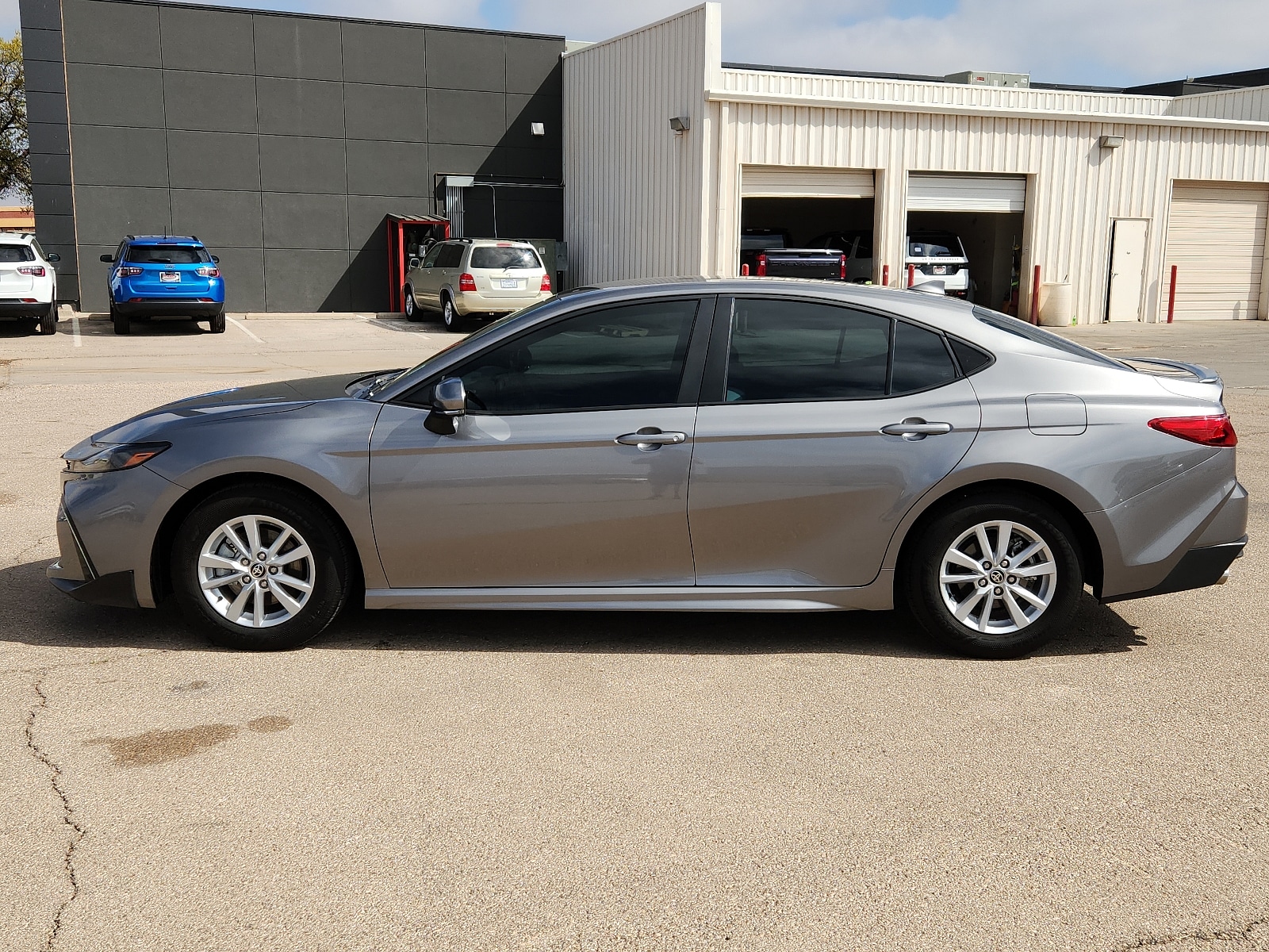Used 2025 Toyota Camry SE with VIN 4T1DAACK9SU518519 for sale in Lubbock, TX