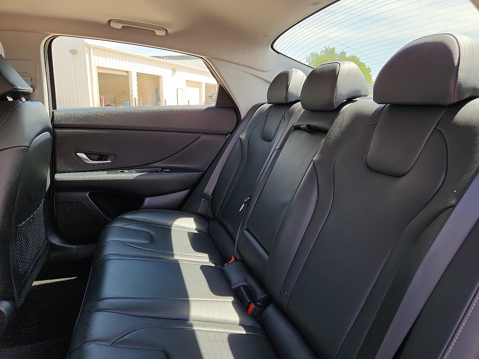 2025 Hyundai Elantra Limited - Photo 9