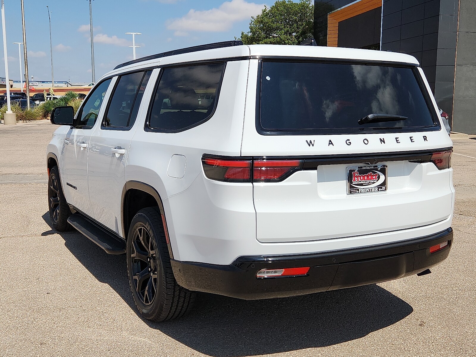 2025 Jeep Wagoneer Carbide photo 3