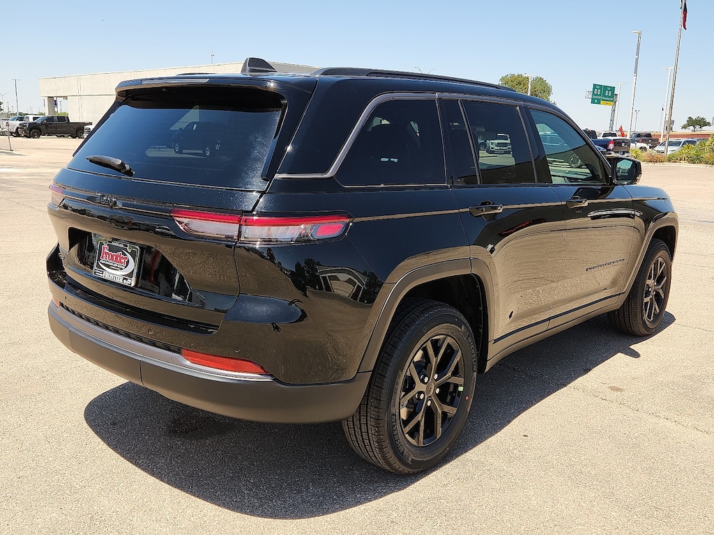 New 2026 Jeep Grand Cherokee LAREDO ALTITUDE 4X4 Sport Utility