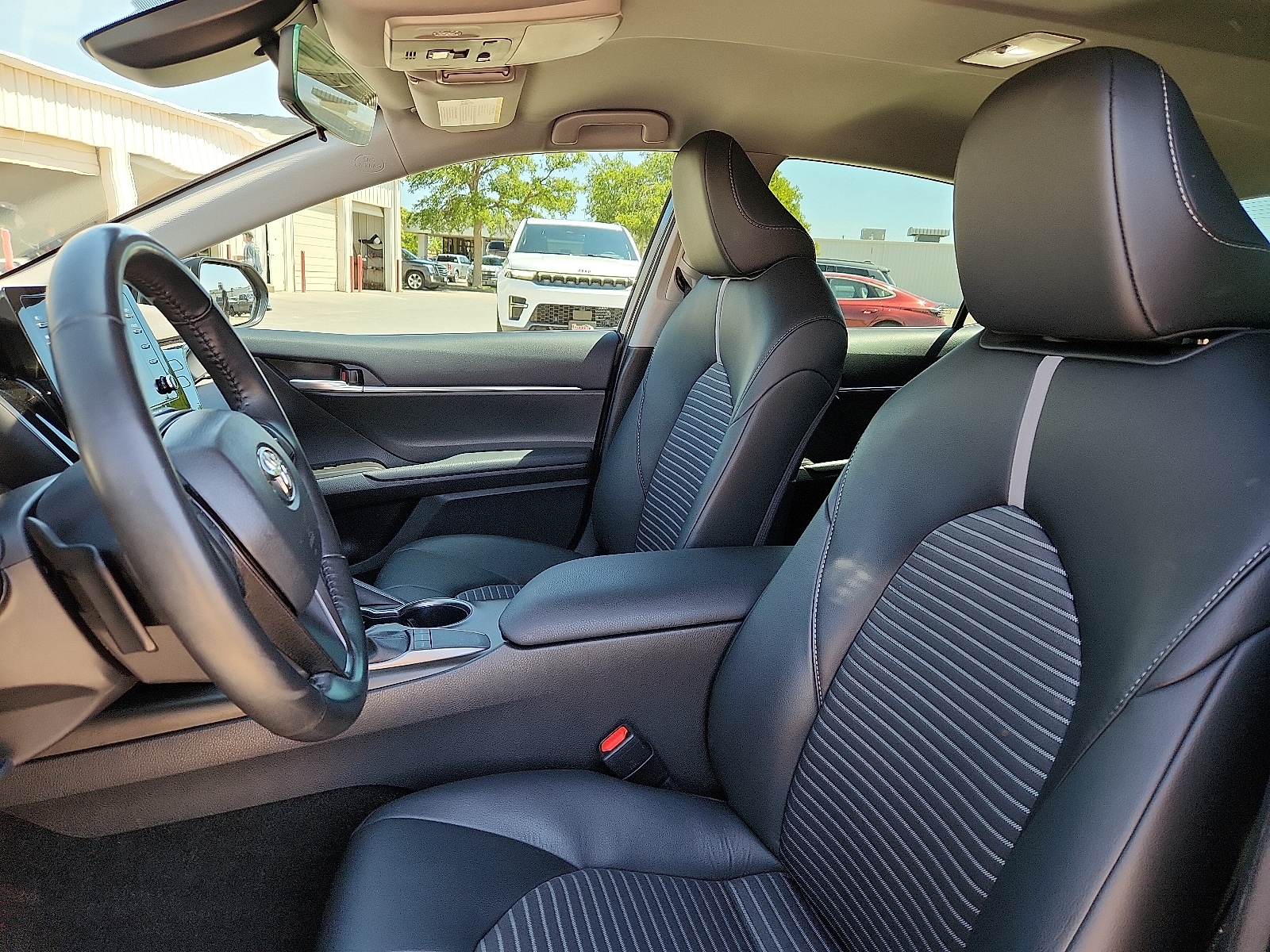2024 Toyota Camry SE - Photo 12