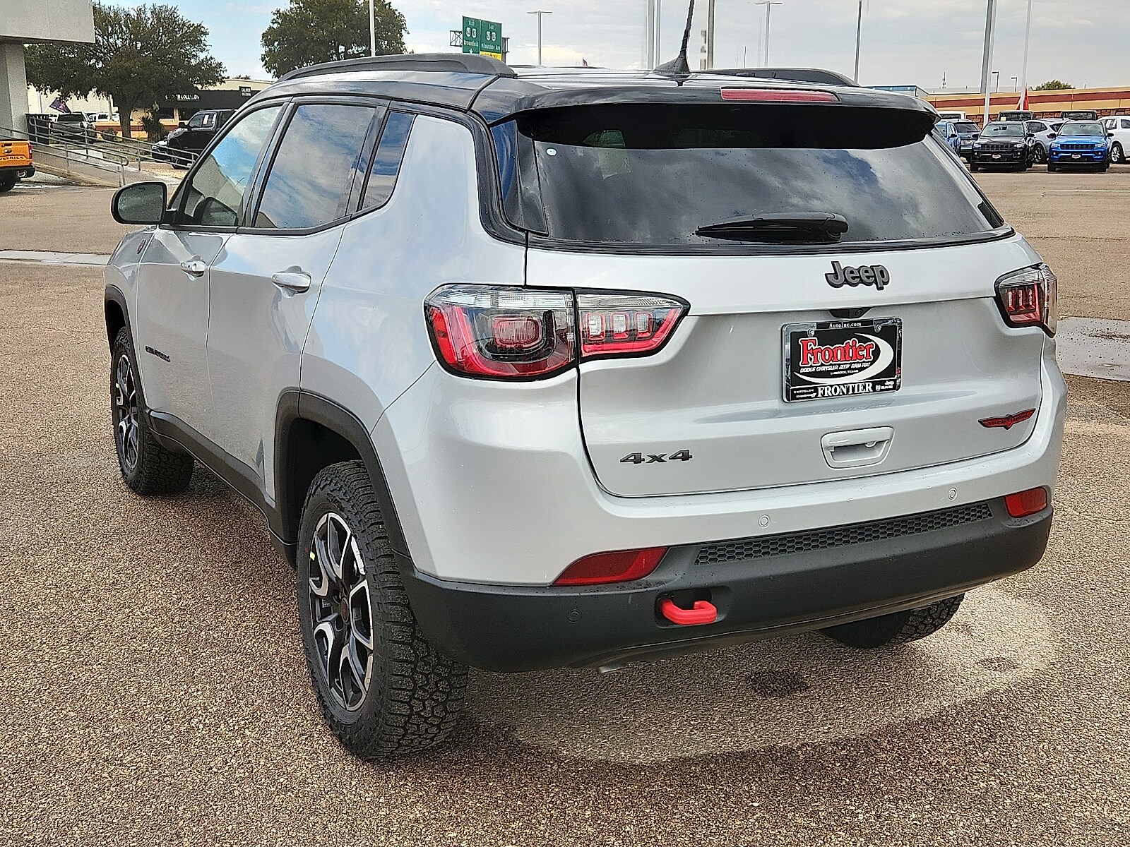 2026 Jeep Compass Trailhawk Sport photo 3