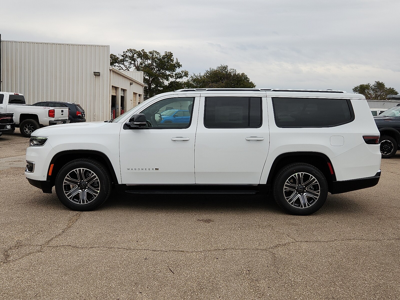 2025 Jeep Wagoneer L Base photo 2