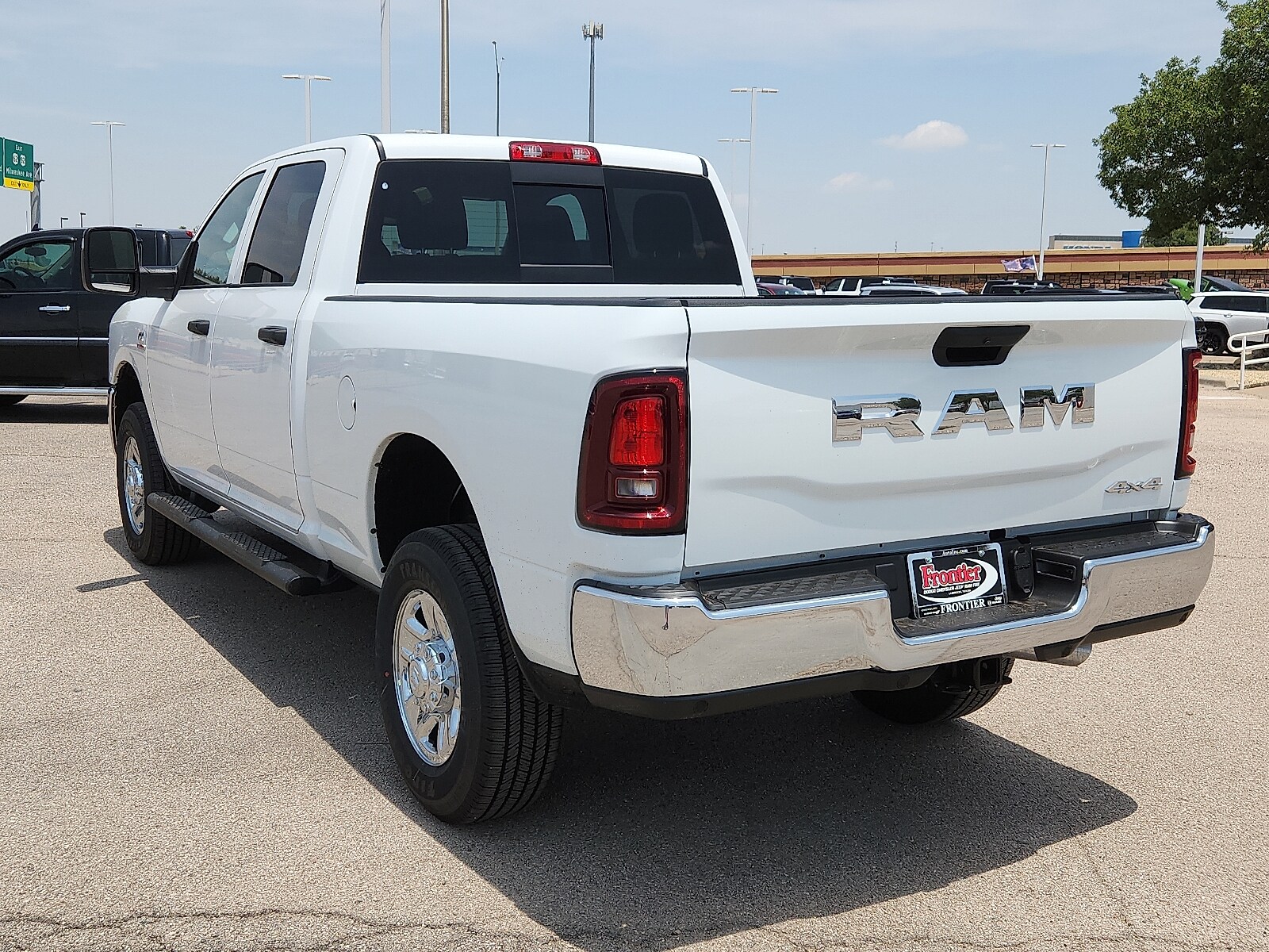 2025 Ram 2500 Tradesman photo 2