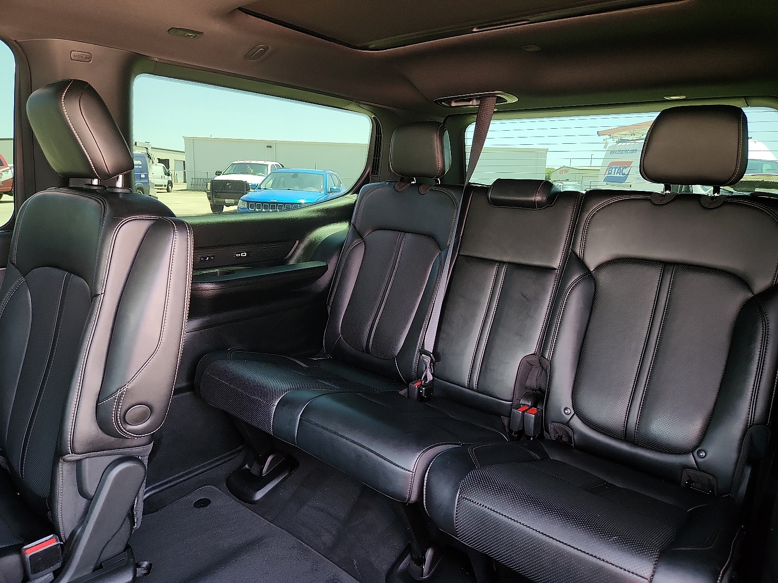 2024 Jeep Wagoneer Series II - Photo 8